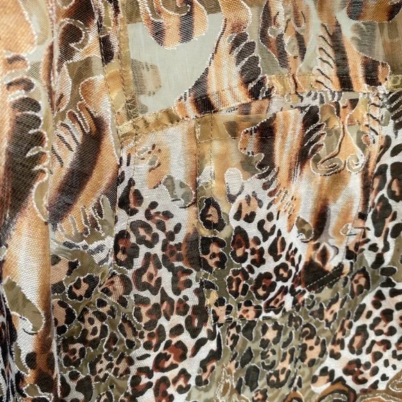 HP🎉 Women’s Animal Print Burnout Button Up Blouse - Picture 5 of 15